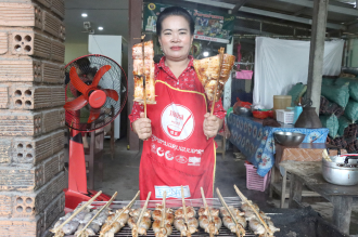 ມາເຊບັ້ງໄຟ ຢ່າລືມແວ່ຮ້ານປິ້ງປາ ສົ້ມຜັກຊ້ຽນປ້າບົວສະຫວັນ